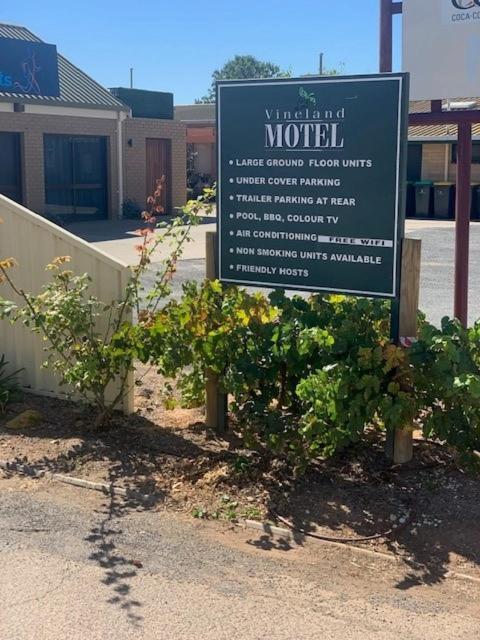 Vineland Motel Mildura Bagian luar foto