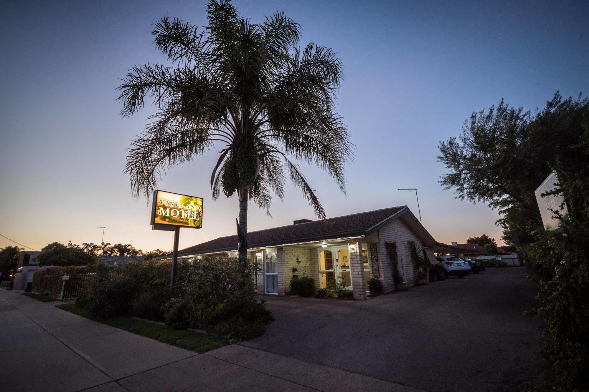 Vineland Motel Mildura Bagian luar foto